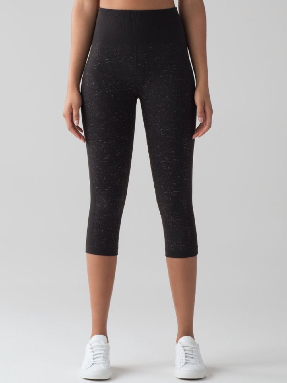 Lululemon Free To Flow Seamless Crop-Size 8- Black / White